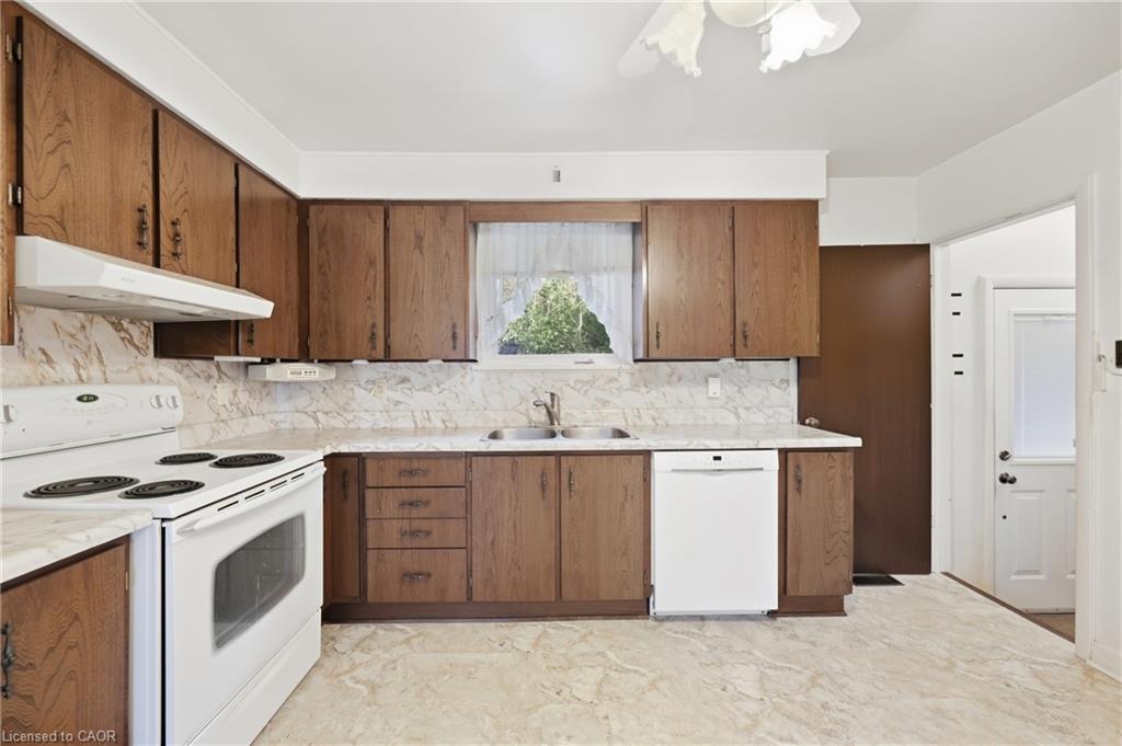 8 Hill Place Property Photo 10
