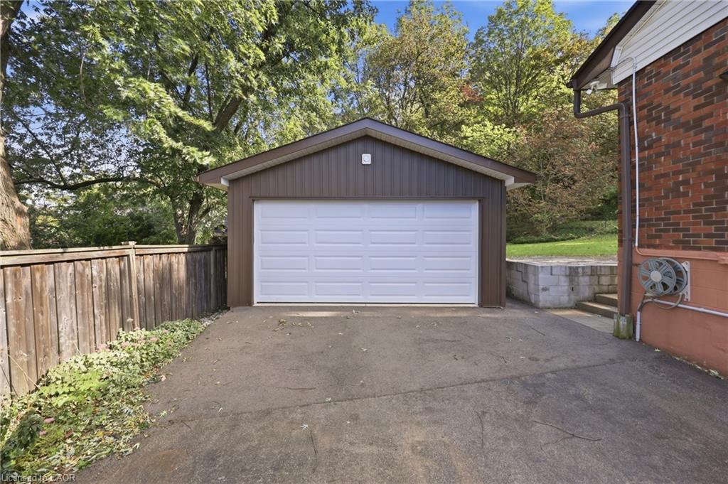 8 Hill Place Property Photo 32
