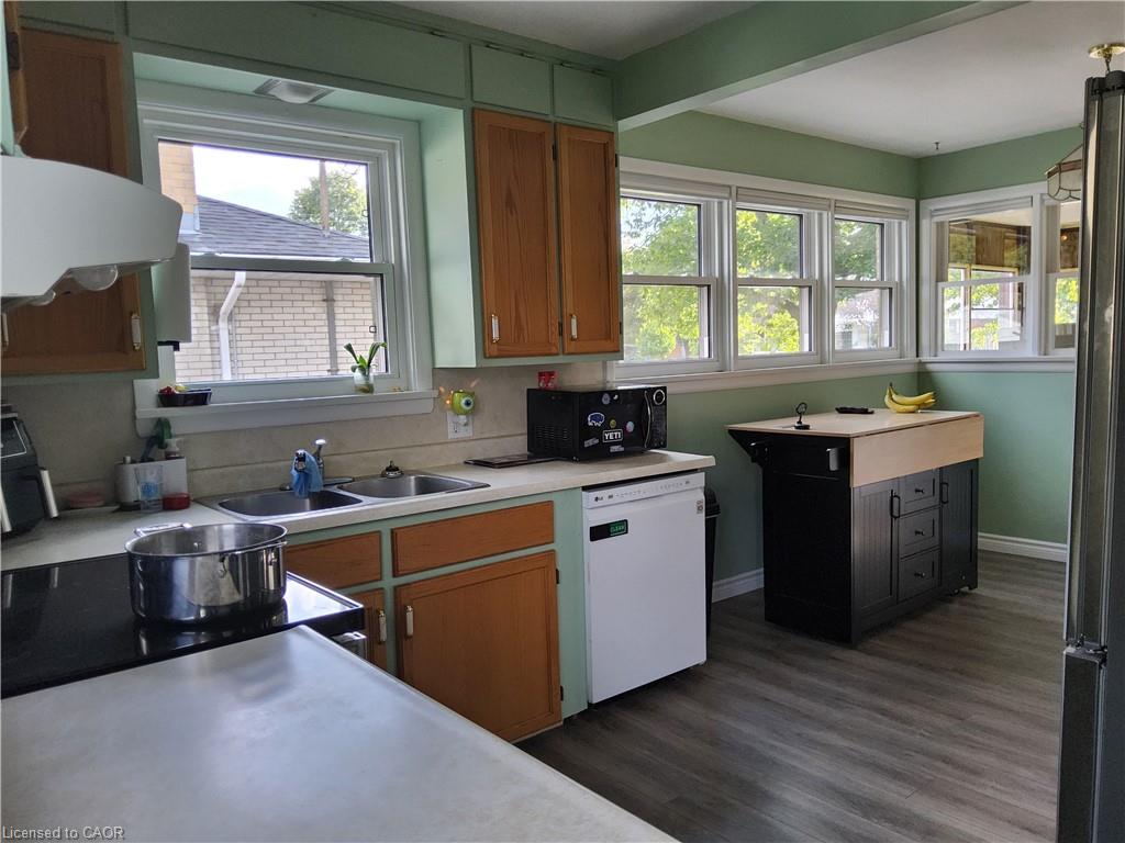 33 Lee Avenue Property Photo 5