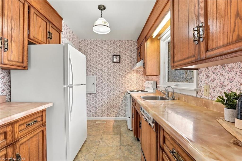 1054 Union Street Property Photo 8