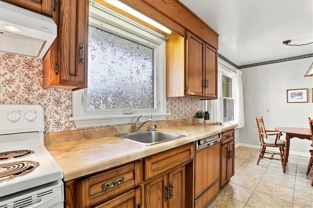 1054 Union Street Property Photo 10