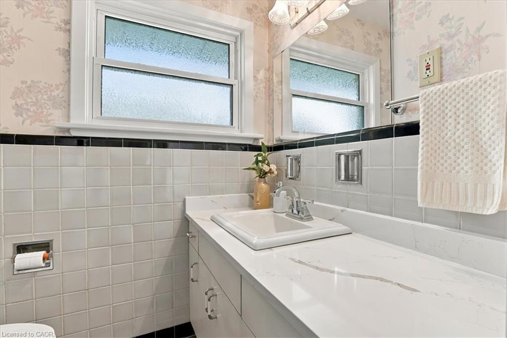 1054 Union Street Property Photo 16