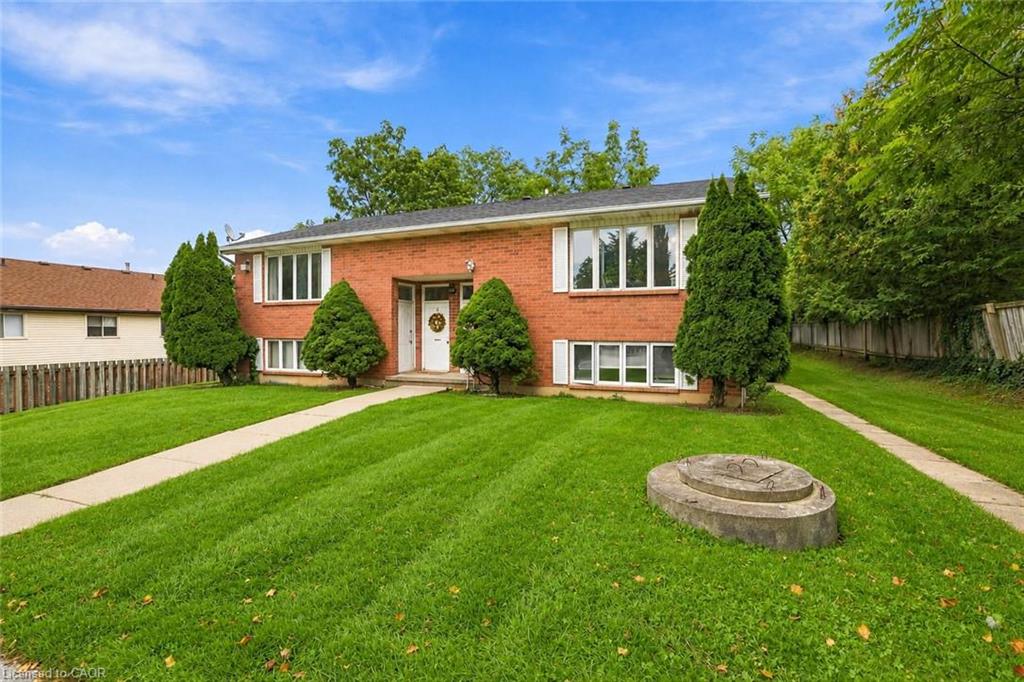26 Renfrew Street E Property Photo 1
