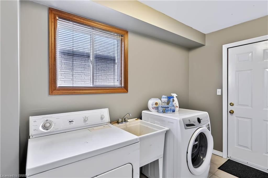 19 Hyslop Drive Property Photo 17