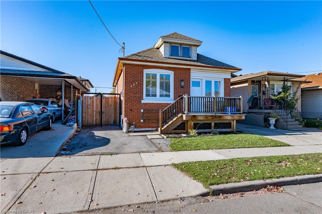 257 Tragina Avenue N Property Photo 1