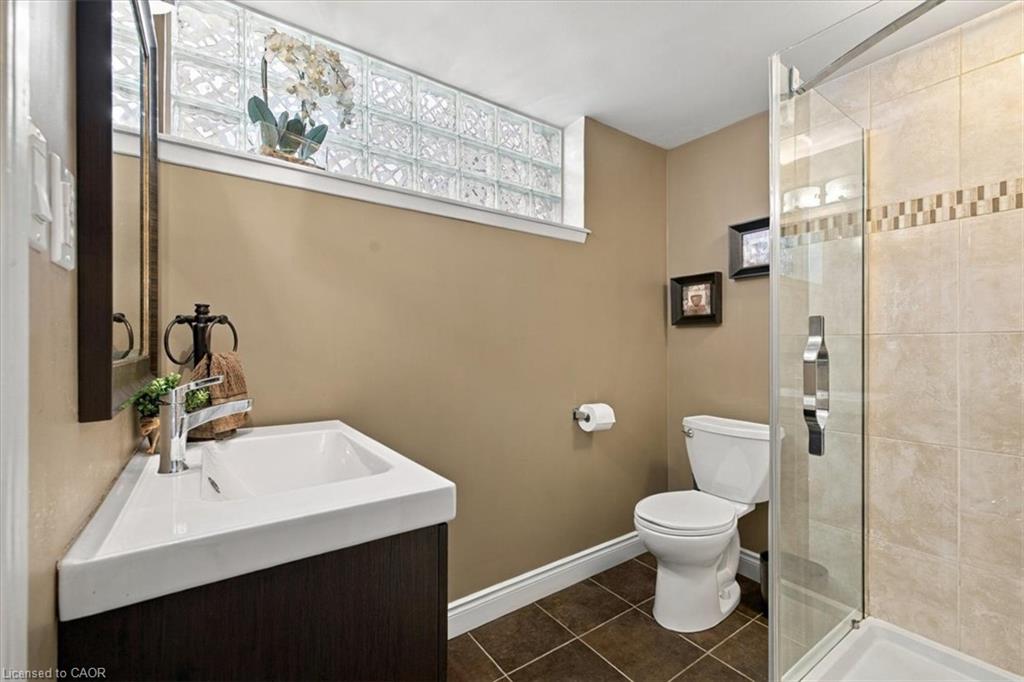 2408 Hereford Crescent Property Photo 29