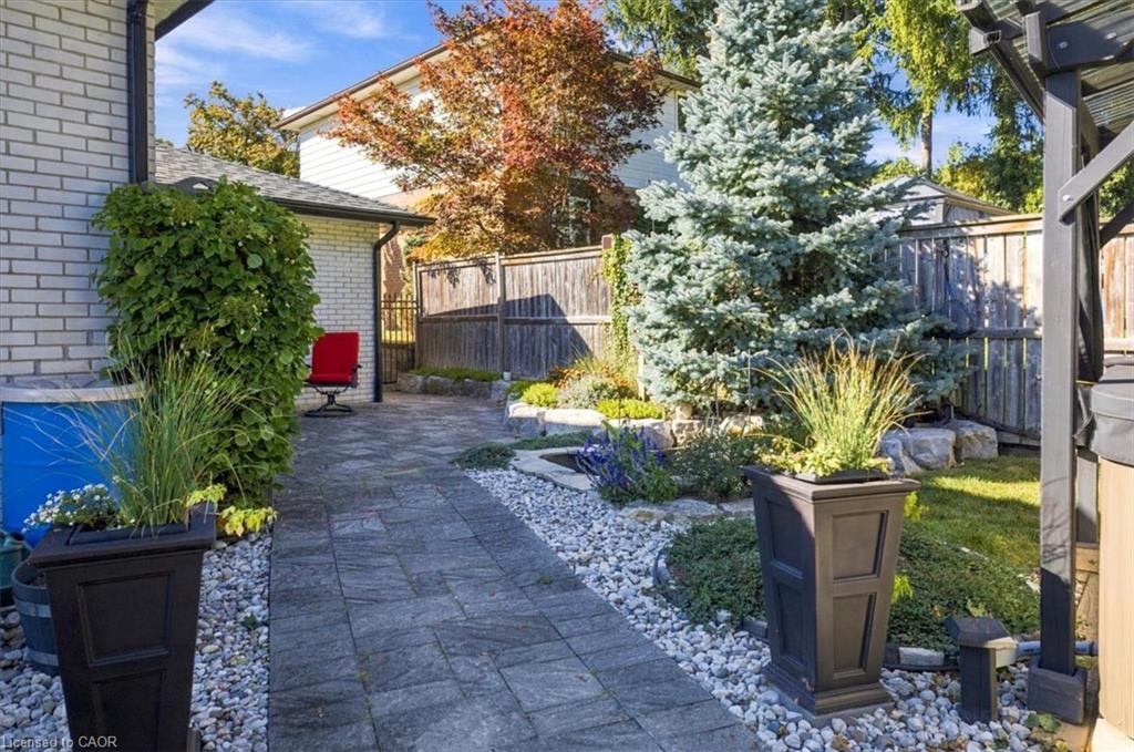 2408 Hereford Crescent Property Photo 35
