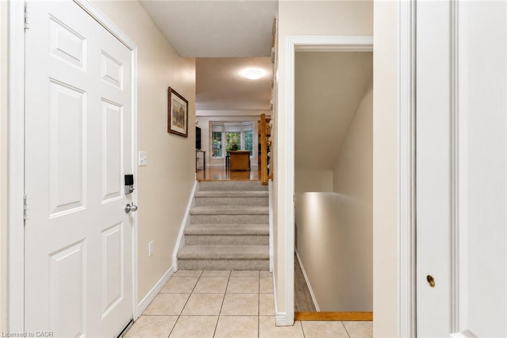 4-348 Highland Road W Property Photo 5