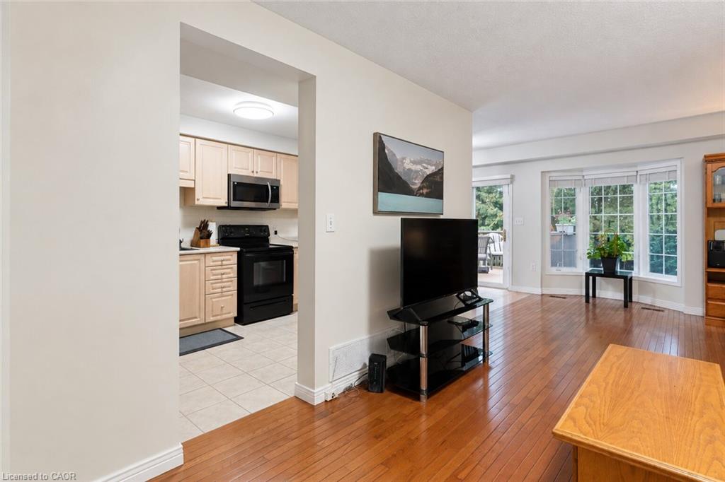 4-348 Highland Road W Property Photo 6