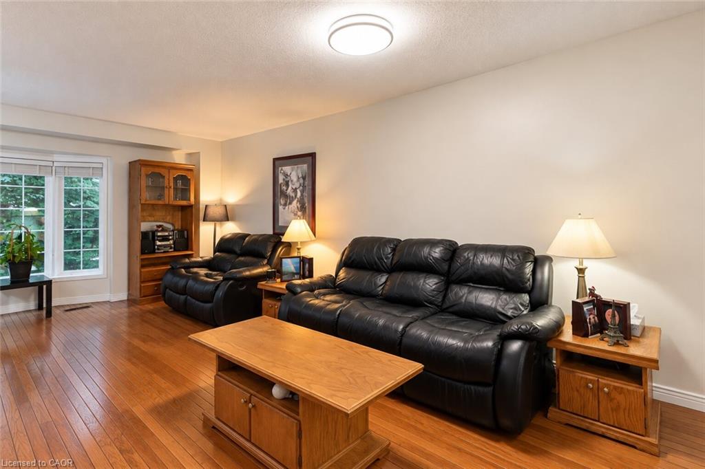 4-348 Highland Road W Property Photo 8
