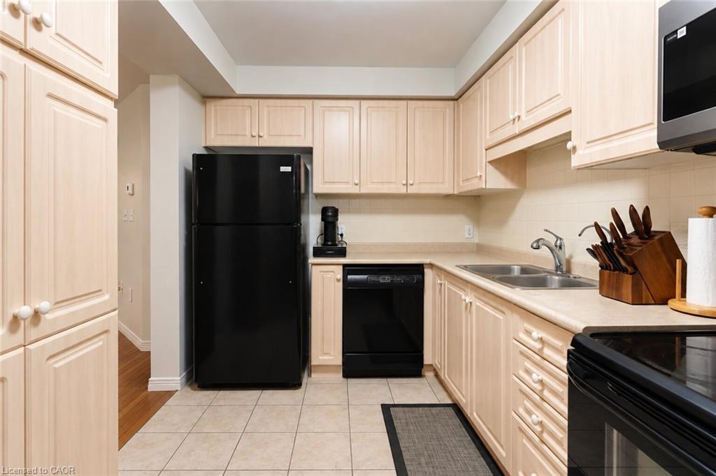 4-348 Highland Road W Property Photo 14