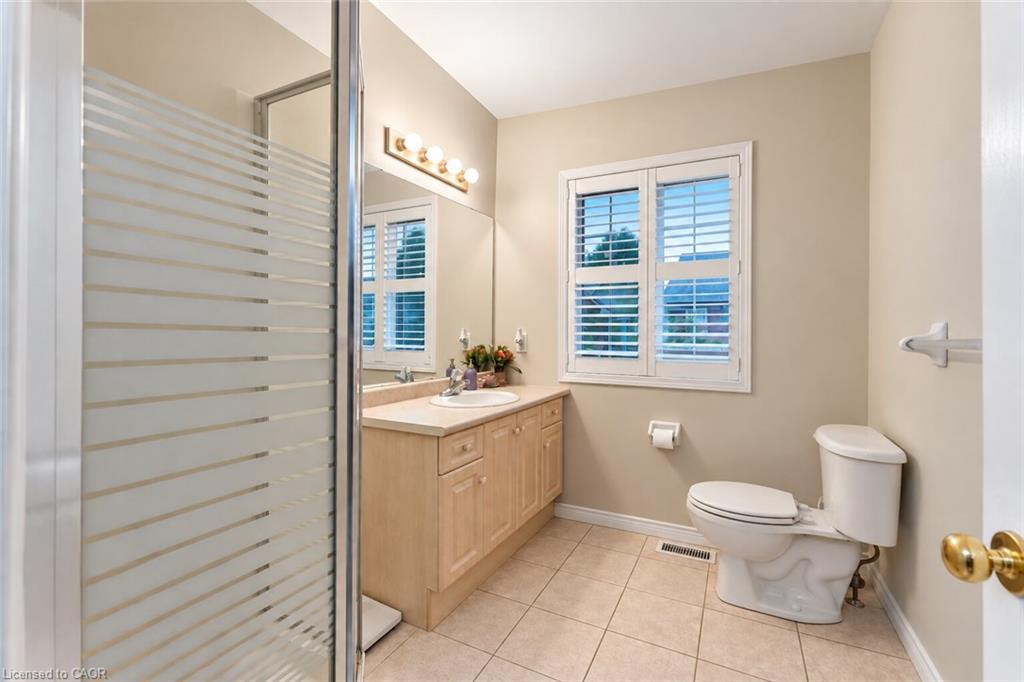 4-348 Highland Road W Property Photo 19