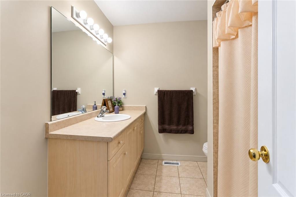 4-348 Highland Road W Property Photo 25
