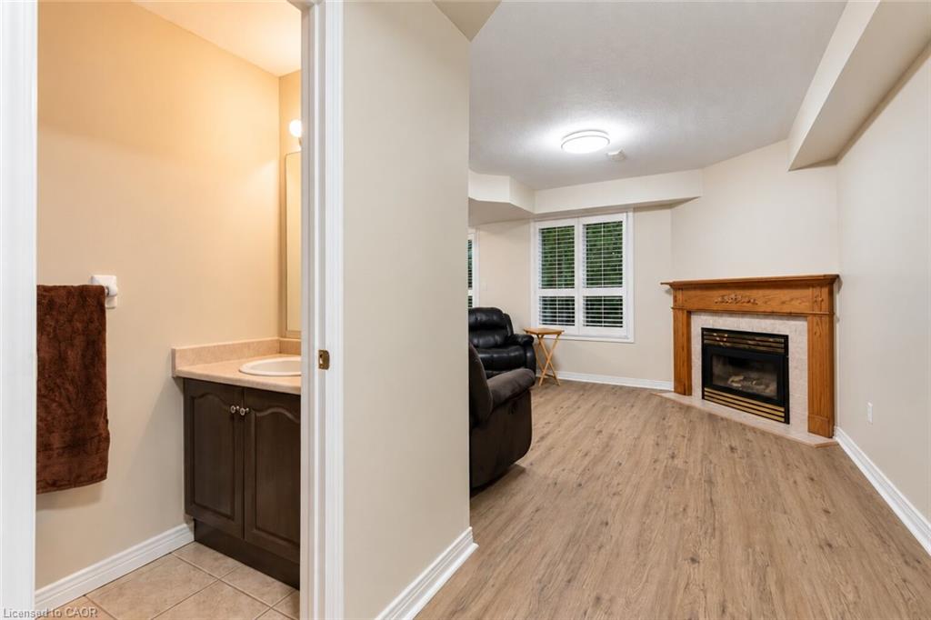 4-348 Highland Road W Property Photo 28
