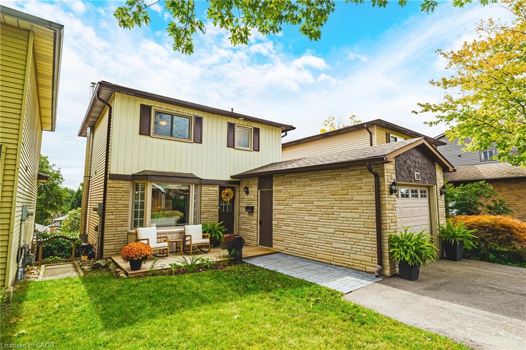 19 Hillsdale Court Property Photo 1