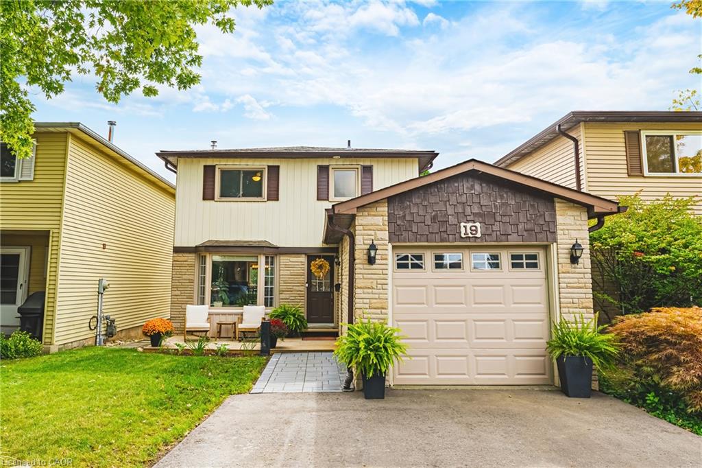 19 Hillsdale Court Property Photo 2