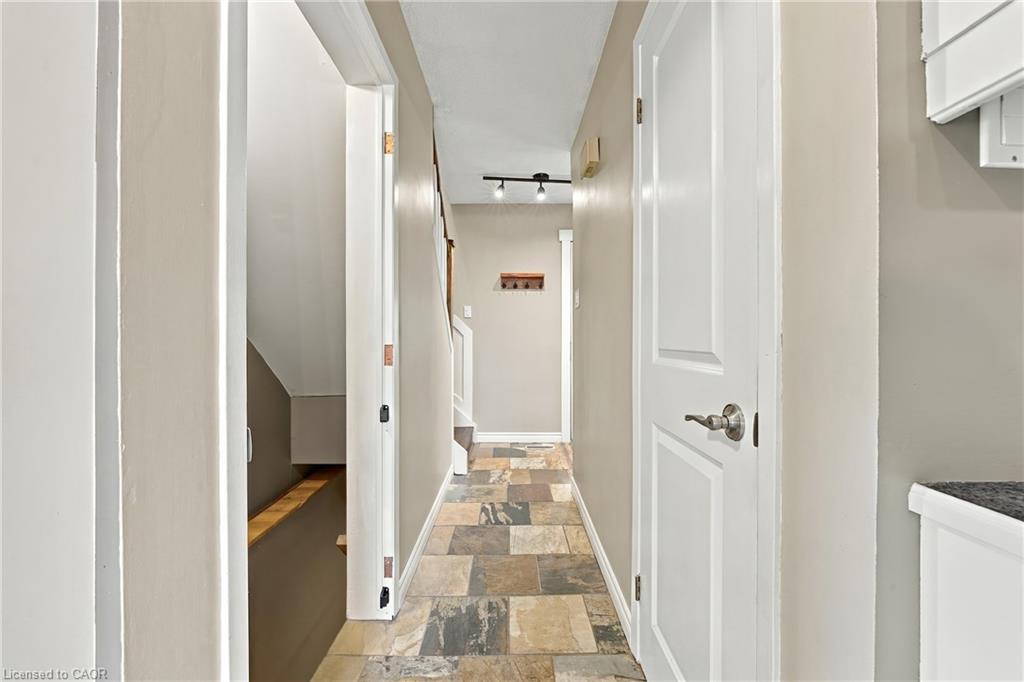 19 Hillsdale Court Property Photo 18