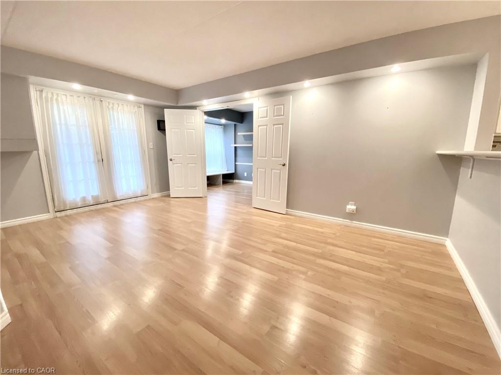 209-1450 Bishops Gate Property Photo 2
