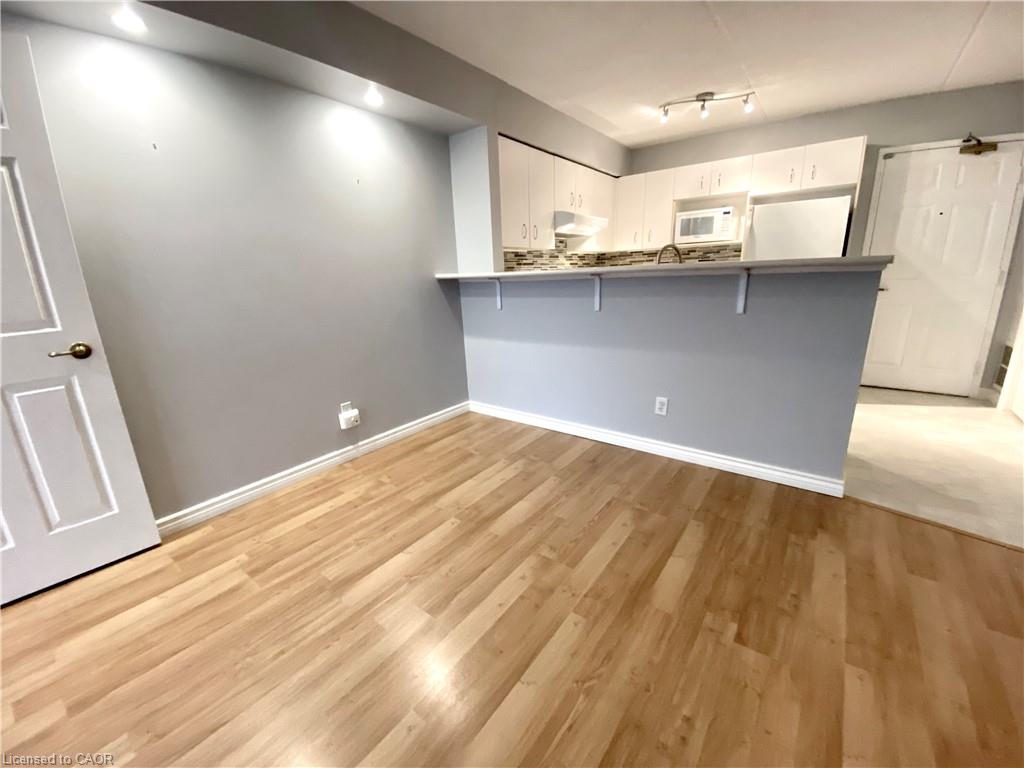 209-1450 Bishops Gate Property Photo 5