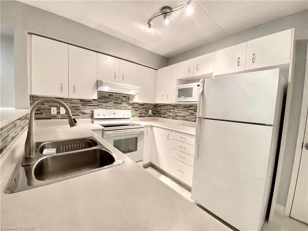 209-1450 Bishops Gate Property Photo 7