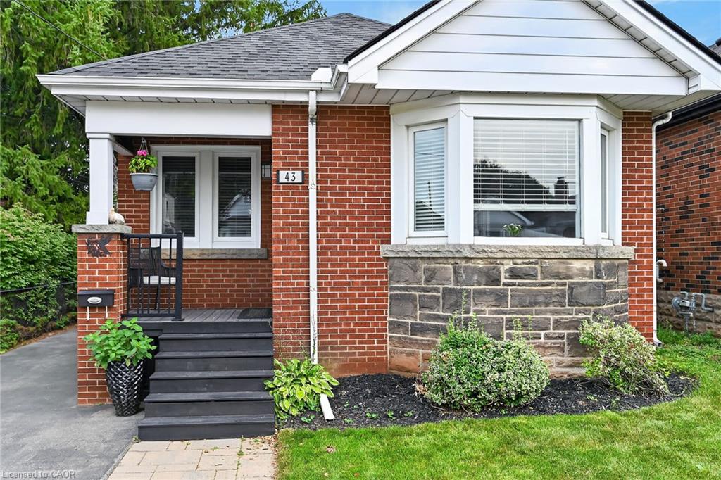 43 Cameron Avenue S Property Photo 2