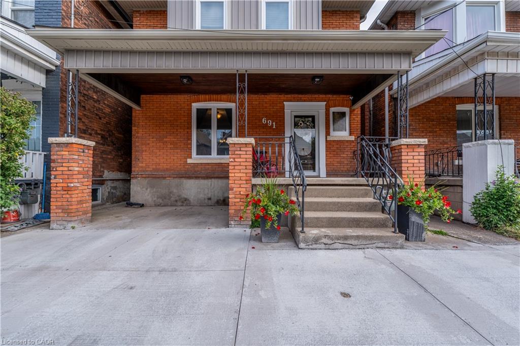 691 Wilson Street Property Photo 2