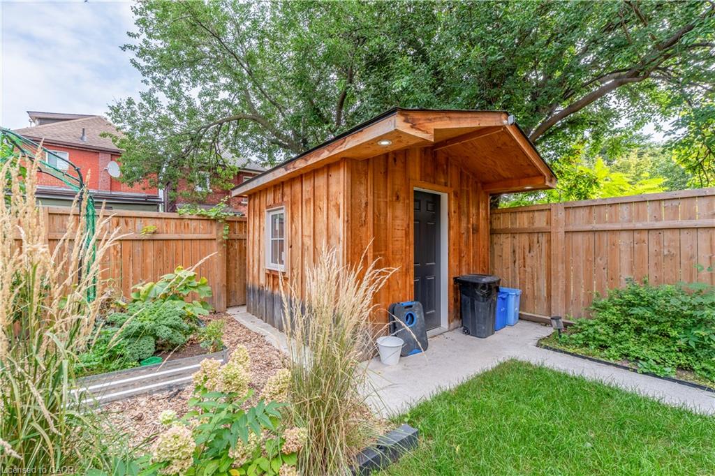 691 Wilson Street Property Photo 32
