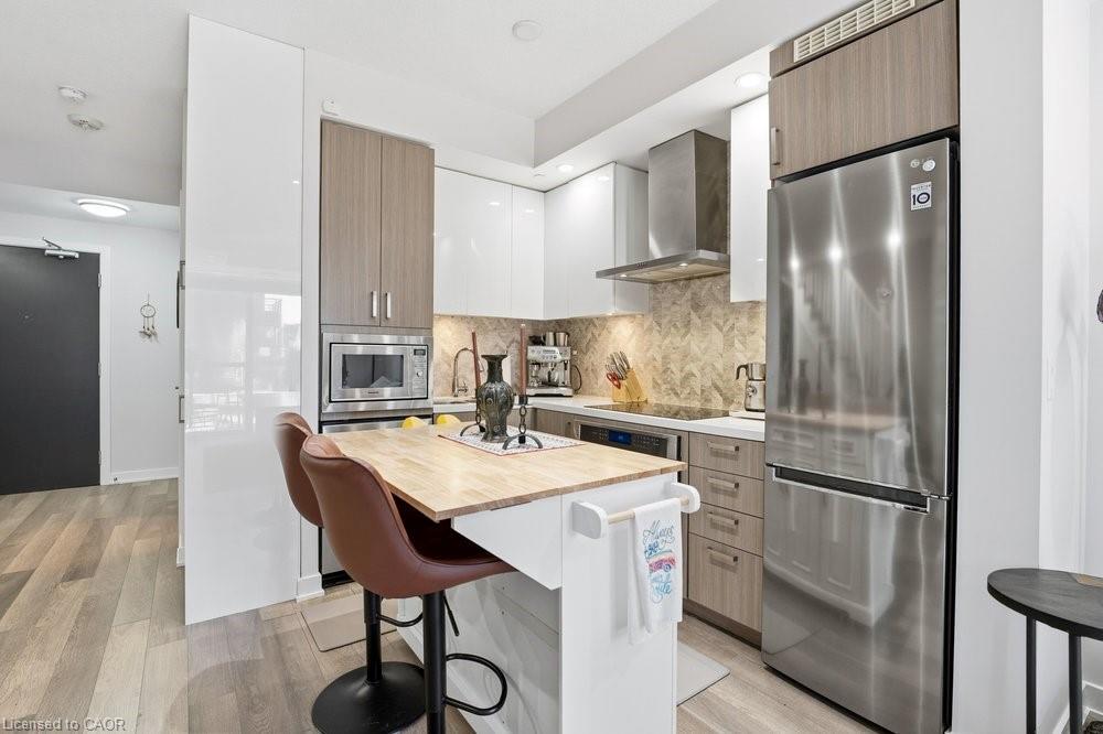D211-5220 Dundas Street Property Photo 9