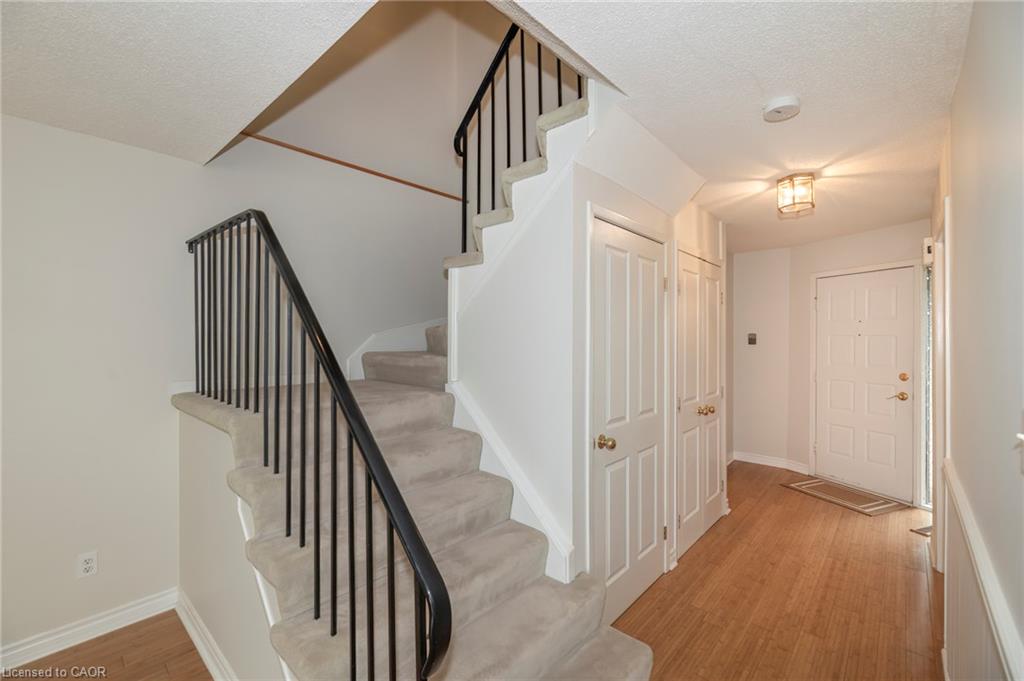 1066 Runnymead Crescent Property Photo 3