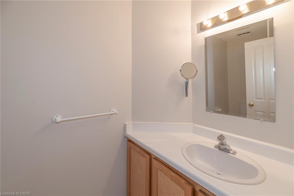 1066 Runnymead Crescent Property Photo 16