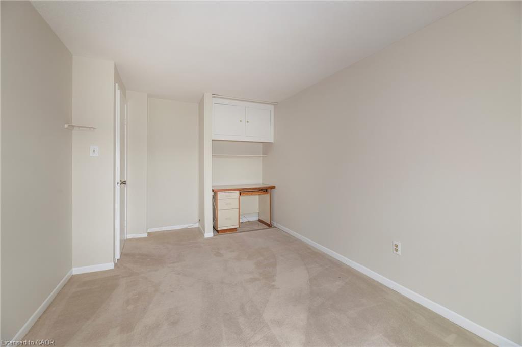 1066 Runnymead Crescent Property Photo 23