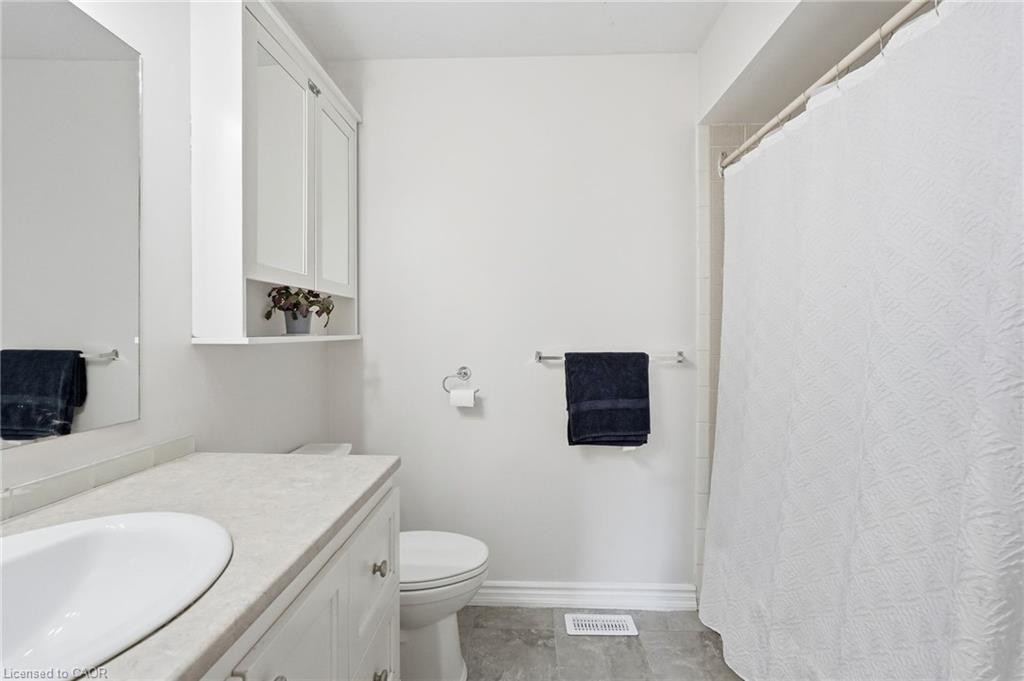 2328 Malcolm Crescent Property Photo 20
