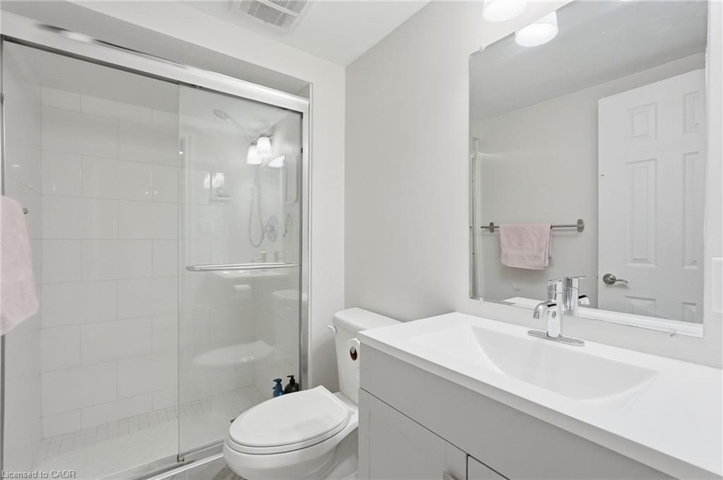 2328 Malcolm Crescent Property Photo 33