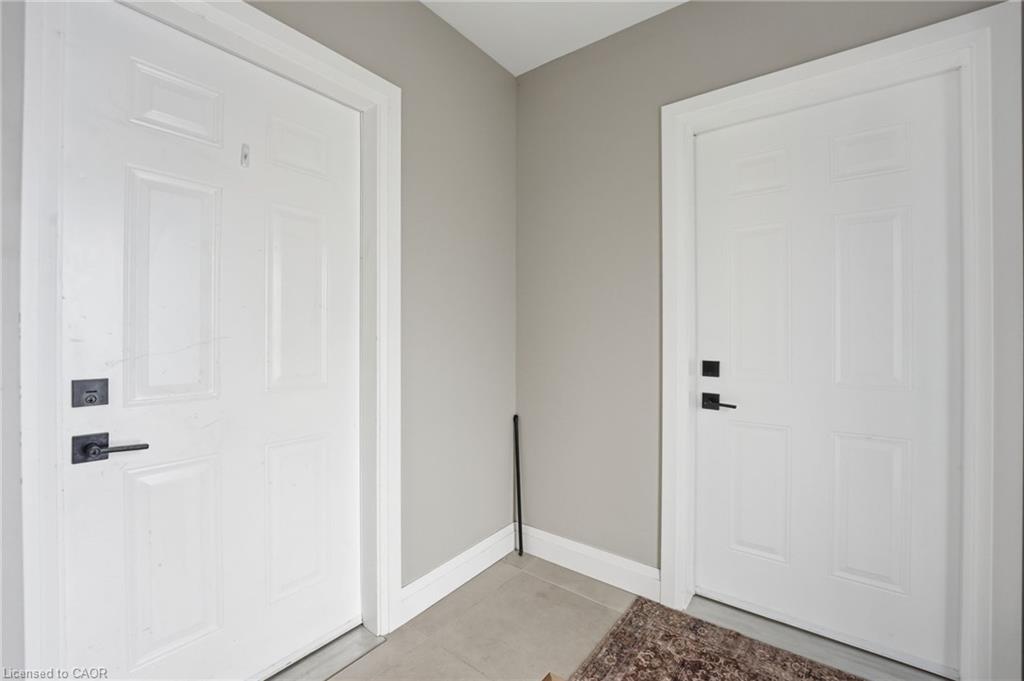2-58 Rosslyn Avenue N Property Photo 4