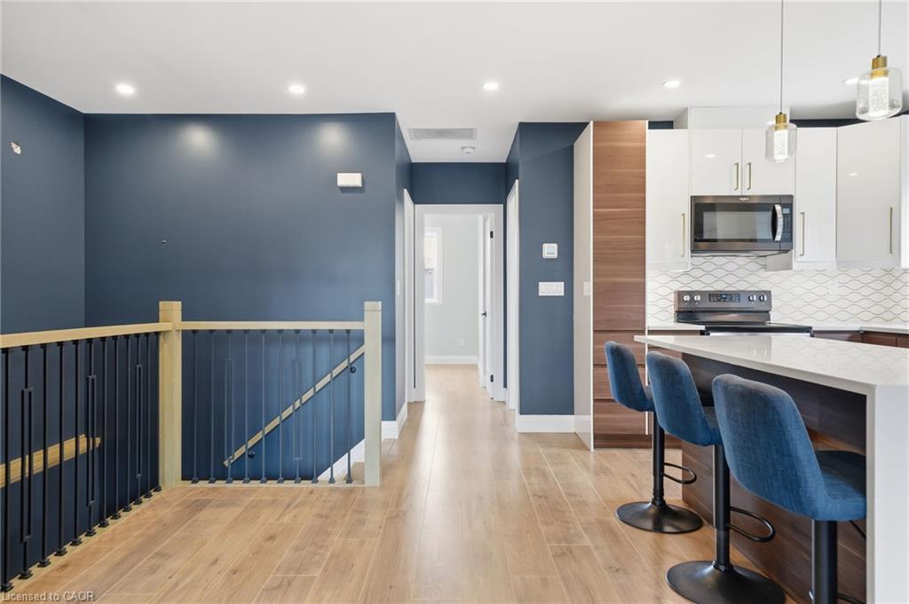2-58 Rosslyn Avenue N Property Photo 5
