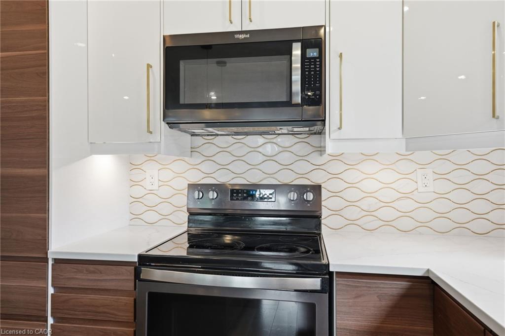 2-58 Rosslyn Avenue N Property Photo 10