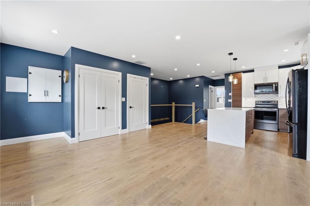 2-58 Rosslyn Avenue N Property Photo 15