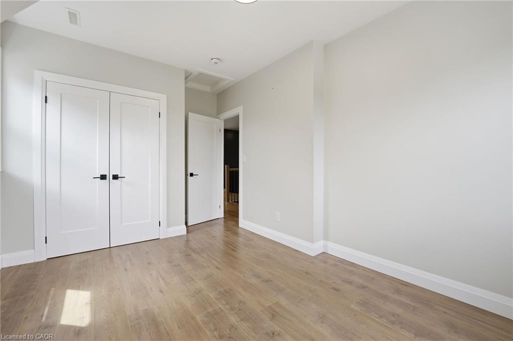 2-58 Rosslyn Avenue N Property Photo 19