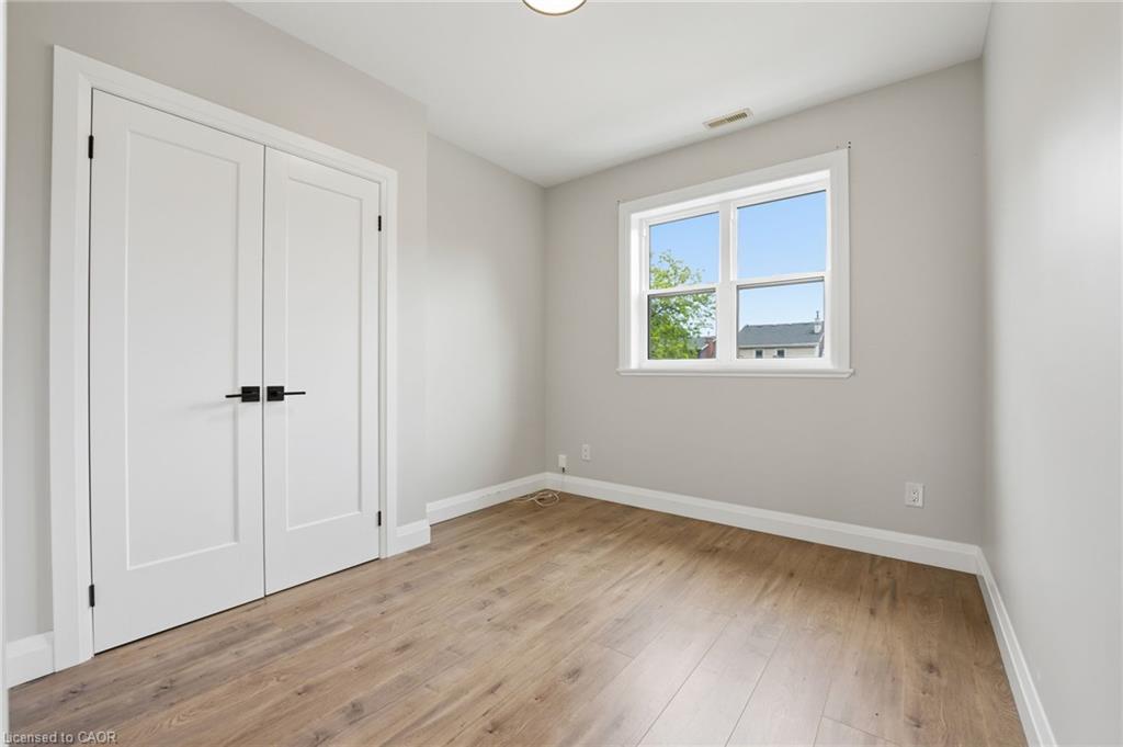 2-58 Rosslyn Avenue N Property Photo 20