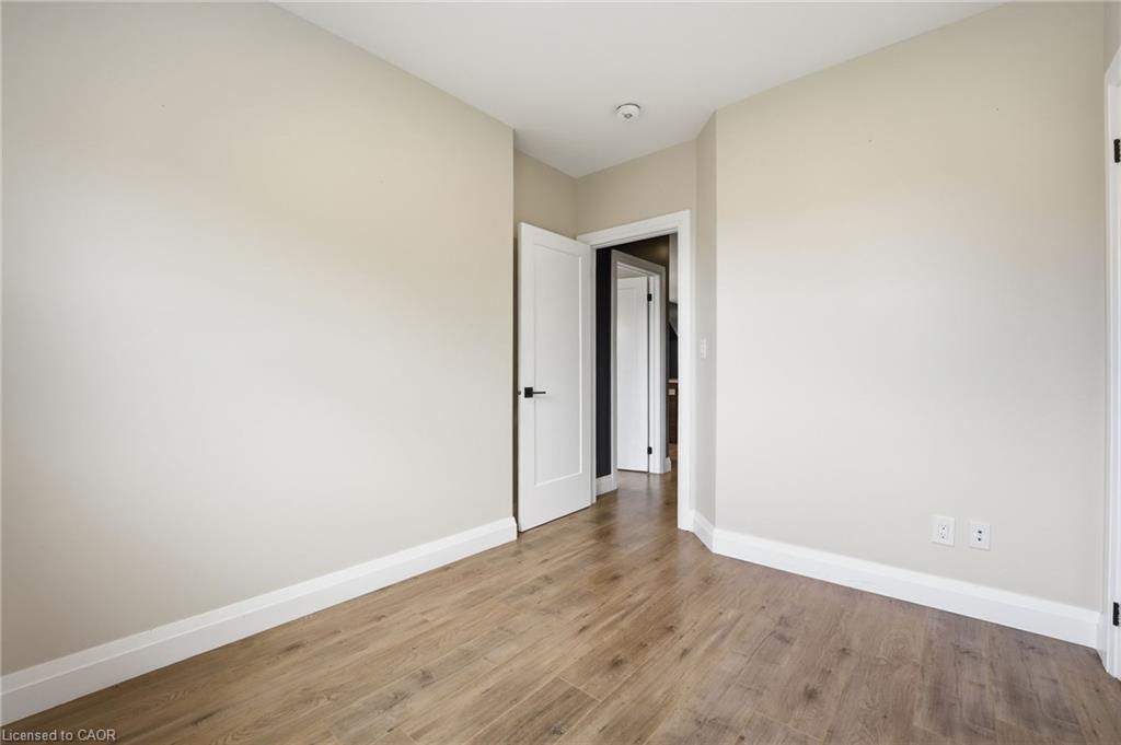 2-58 Rosslyn Avenue N Property Photo 21