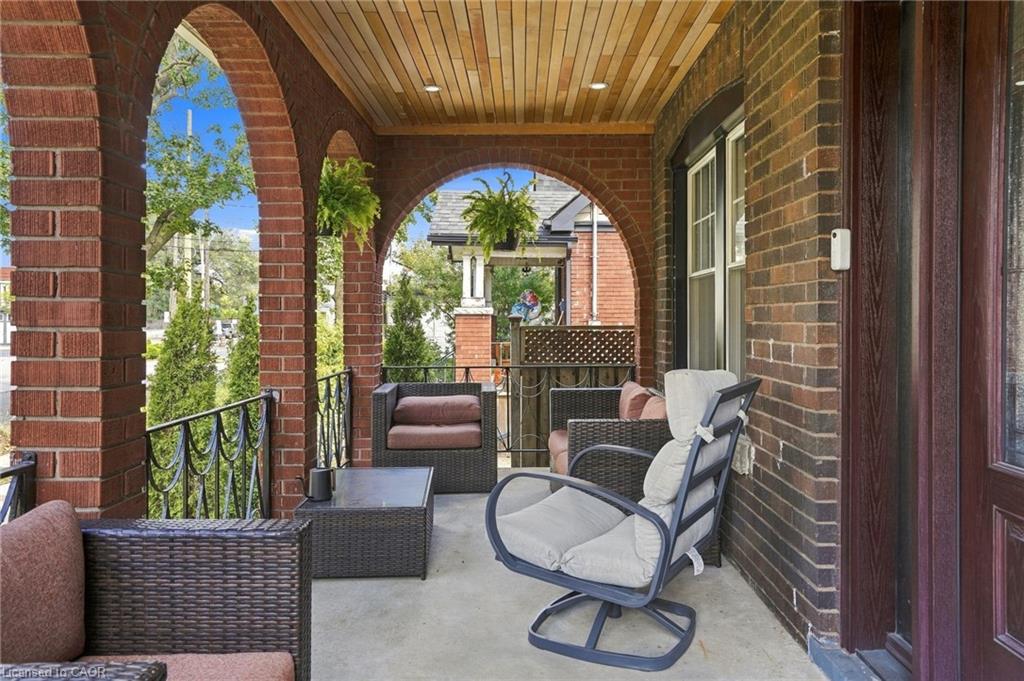 17 Tuxedo Avenue S Property Photo 3