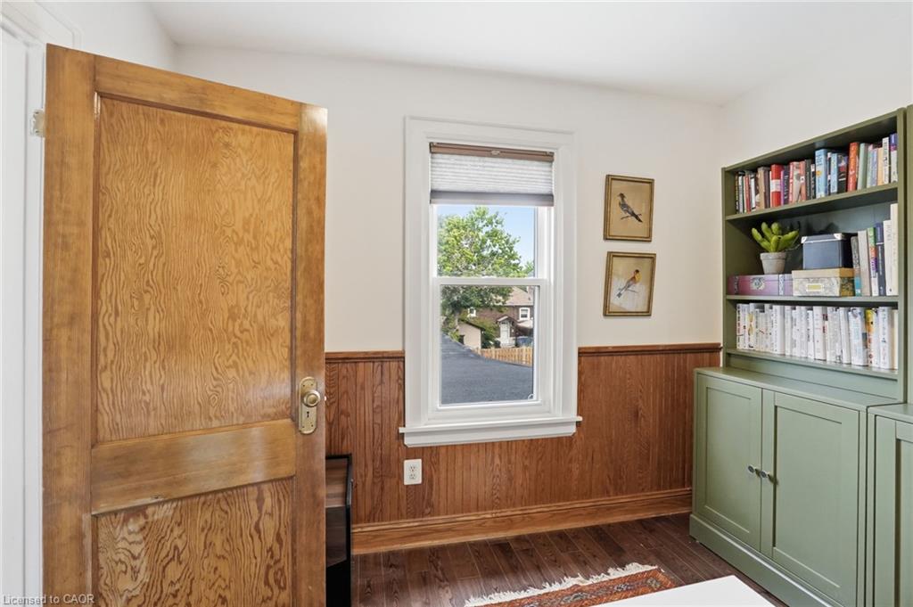 17 Tuxedo Avenue S Property Photo 29