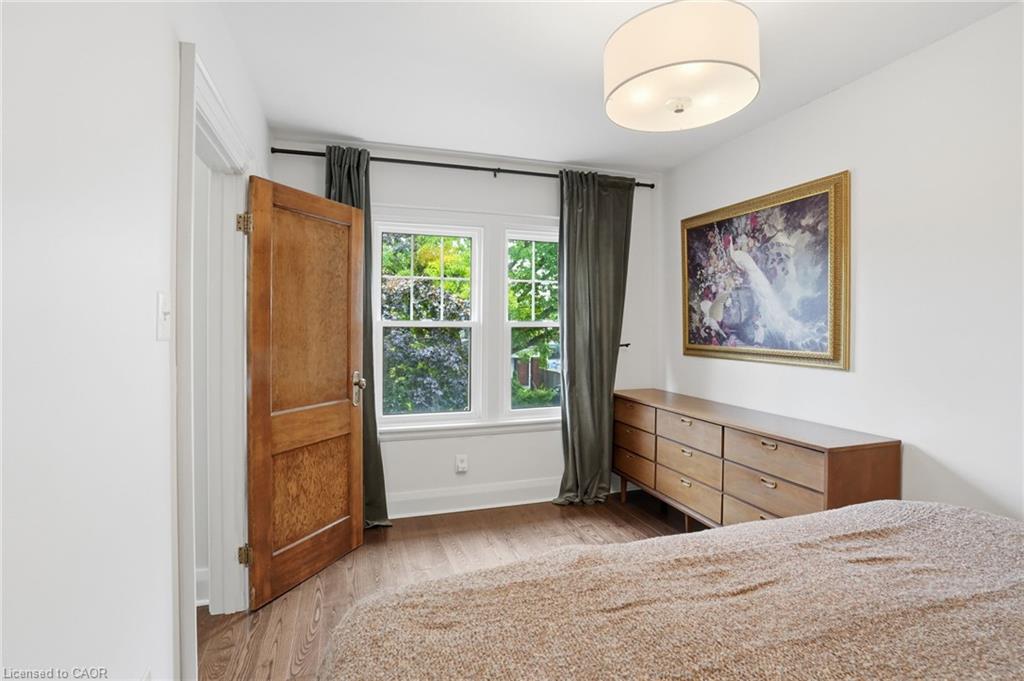 17 Tuxedo Avenue S Property Photo 36