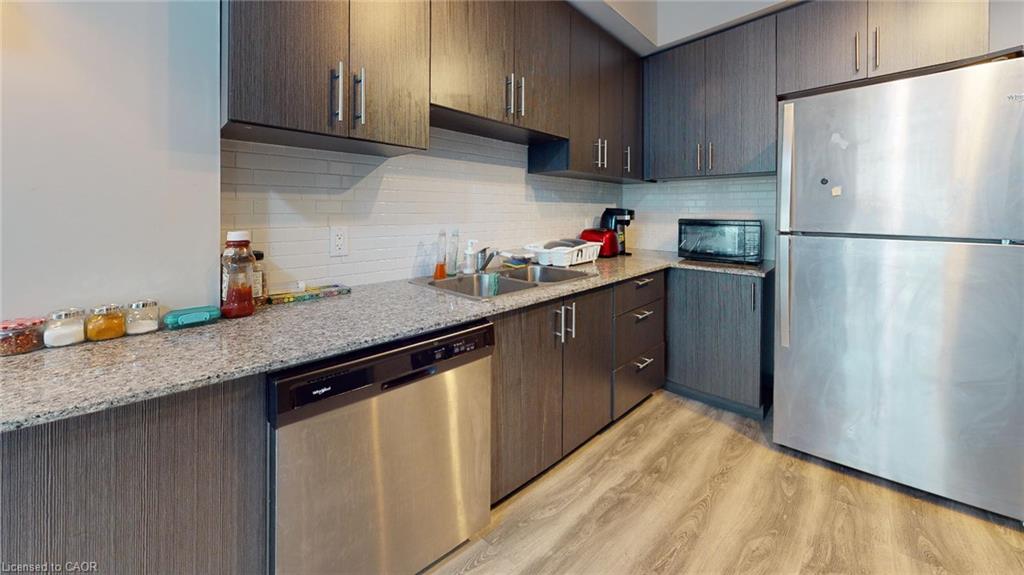 B215-275 Larch Street Property Photo 14