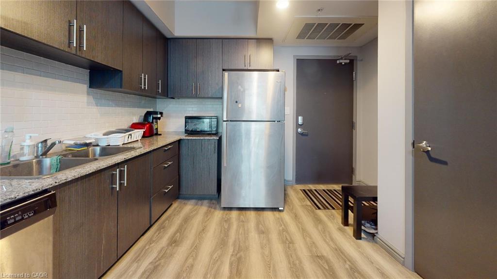 B215-275 Larch Street Property Photo 15
