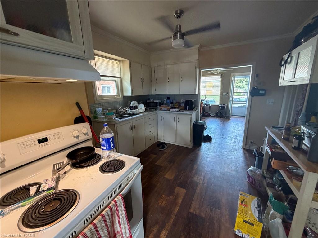 37 Albert Street E Property Photo 3