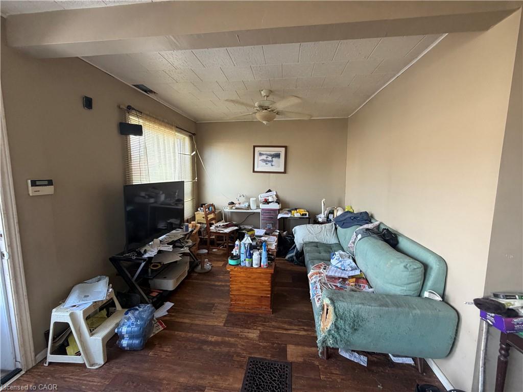 37 Albert Street E Property Photo 4