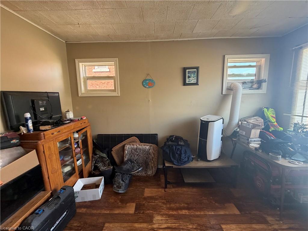 37 Albert Street E Property Photo 5