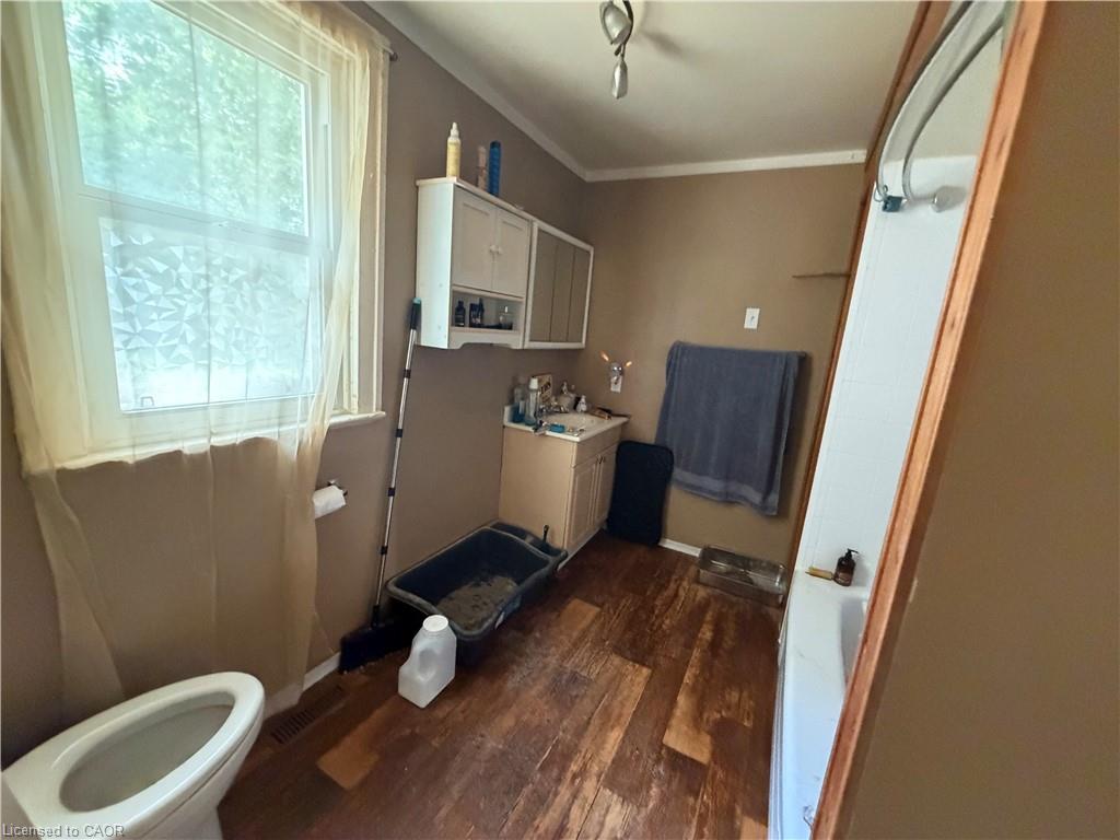 37 Albert Street E Property Photo 6