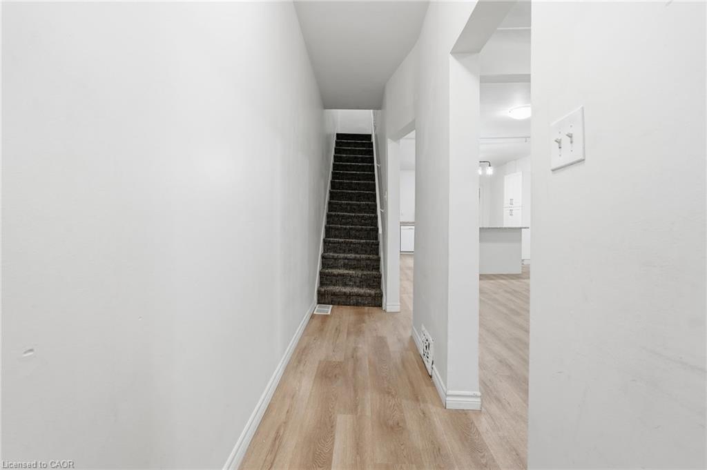 39 Burlington Street E Property Photo 4